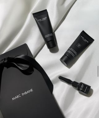 ✨ Poznejte naši dokonalou opalovací rutinu: Začněte exfoliací obličeje s Black Exfoliator pro hladký základ. ✨ Sledujte La...