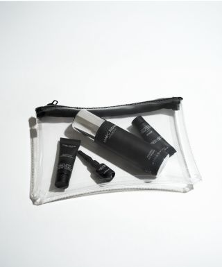 🌞 Připraveni na dovolenou s našimi mini must-haves! Perfektní velikost do kapsy na každé vaše cestování. ✈️✨ #marcinbane...